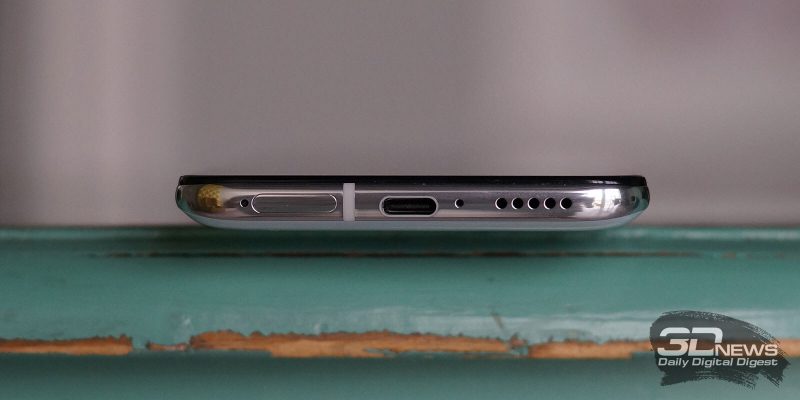 Xiaomi POCO F2 Pro, нижняя грань: слот для SIM-карт, порт USB Type-C, микрофон, основной динамик