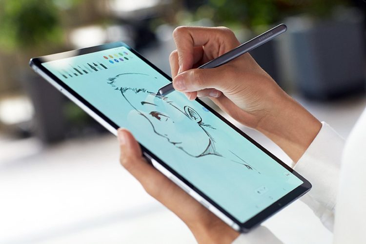 На изображениях показаны другие планшеты Samsung Galaxy Tab