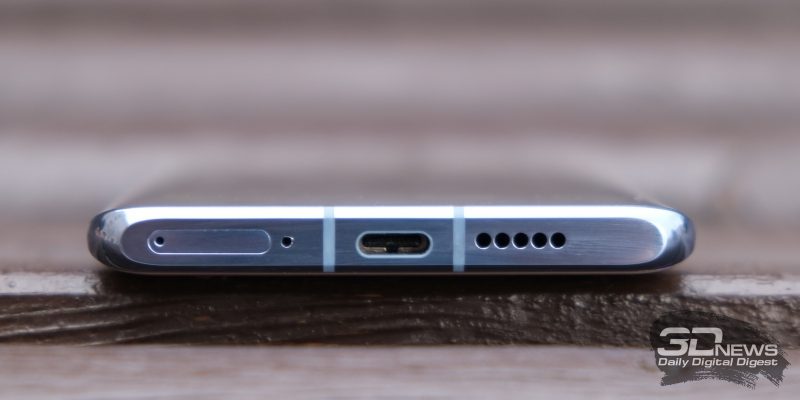 Huawei P30 Pro, нижняя грань: слот для SIM-карт и/или nanoSD, порт USB Type-C, решетка основного динамика