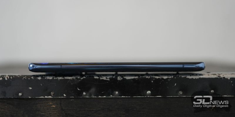 Xiaomi Mi 10, левая грань лишена функциональных элементов
