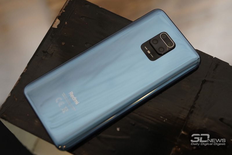 Xiaomi Redmi Note 9S, задняя панель: блок с четырьмя камерами, вспышка