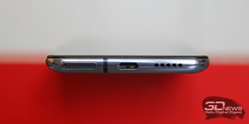 OnePlus 7T, нижняя грань: основной динамик, порт USB Type-C, микрофон, слот для двух карточек стандарта nano-SIM