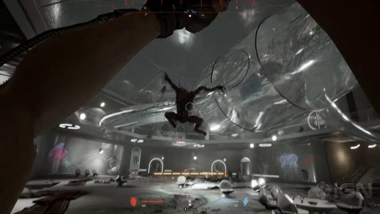 Плюш прыгает на свою жертву