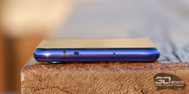 Huawei nova 5T, верхняя грань: микрофон и ИК-датчик
