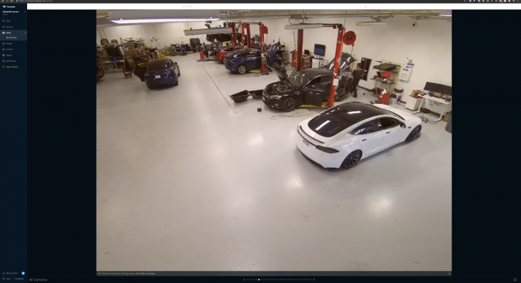 Видео с фабрики Tesla, источник Bloomberg