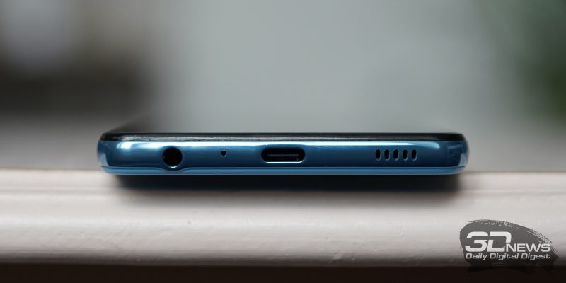 Samsung Galaxy A52, нижняя грань: мини-джек, микрофон, порт USB Type-C и динамик