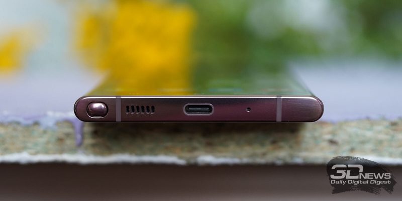Samsung Galaxy S20 Ultra, нижняя грань: микрофон, динамик, порт USB Type-C и гнездо для пера S Pen