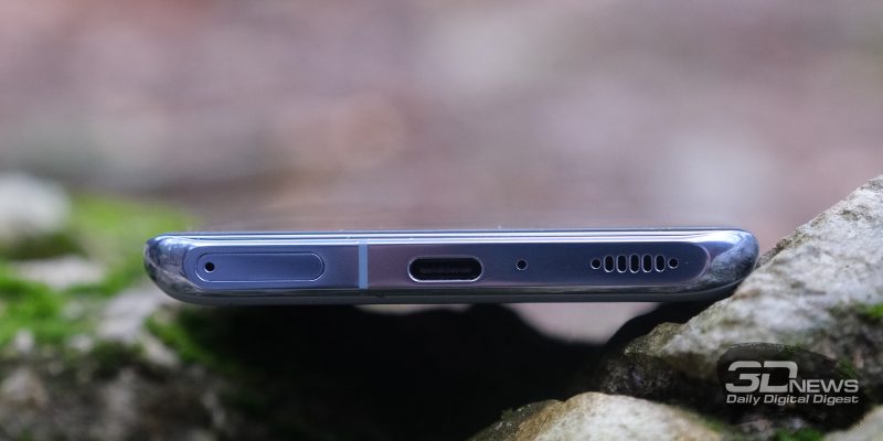 Xiaomi Mi 11, нижняя грань: слот для SIM-карт, порт USB Type-C, микрофон, динамик