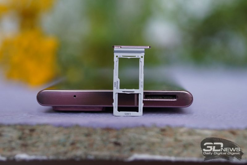 Samsung Galaxy Note20 Ultra, гибридный слот для двух nano-SIM и/или карты памяти microSD