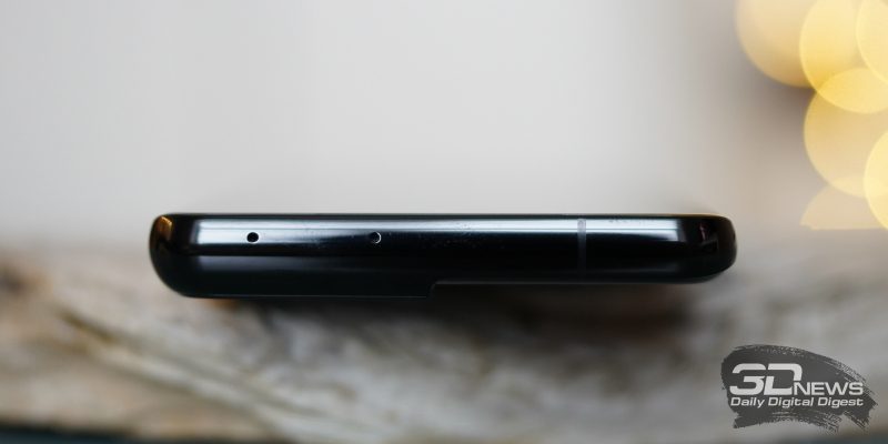 Samsung Galaxy S21 Ultra, верхняя грань: пара микрофонов