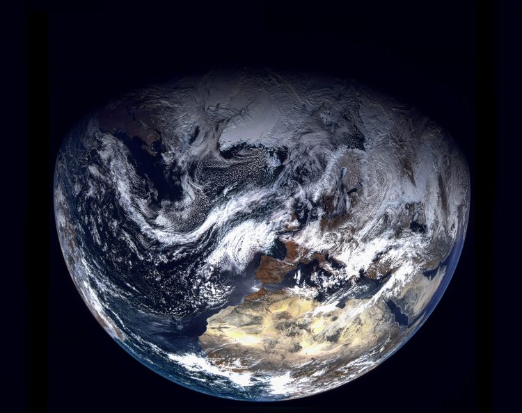 Полноразмерный первый снимок с нового метеорологического спутника «Арктика-М»