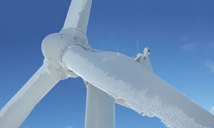 Замёрзжая ветряная турбина в Техасе