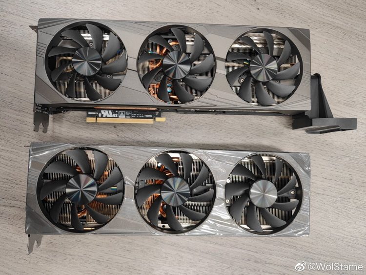 GeForce RTX 3080 Legion сверху и GeForce RTX 3080 Ti Legion снизу