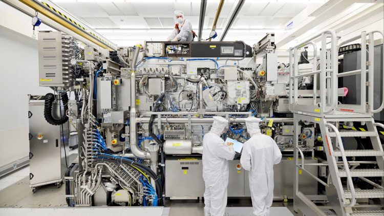 EUV-сканер компании ASML, котрый никак не доедет до Китая