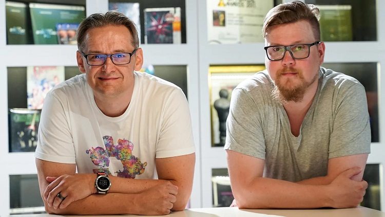 Илари Куиттинен и директор Housemarque по маркетингу Микаэль Хавери (источник изображения: Yle)